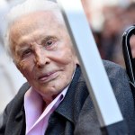 Kirk Douglas Kirk Douglas oskarżany o napaść na tle seksualnym!