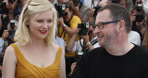 Kirsten Dunst i Lars von Trier przed konferencją prasową w Cannes /AFP