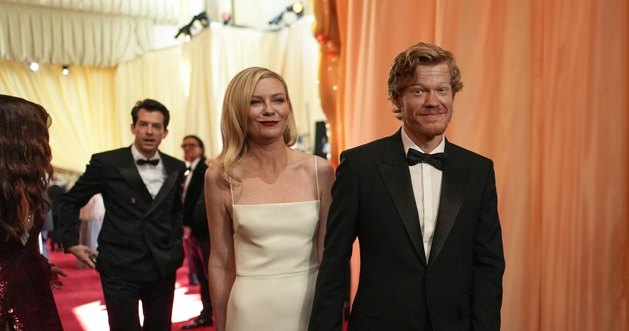 Kirsten Dunst w towarzystwie męża na gali Oscarów. /John Locher/Invision/East News /East News