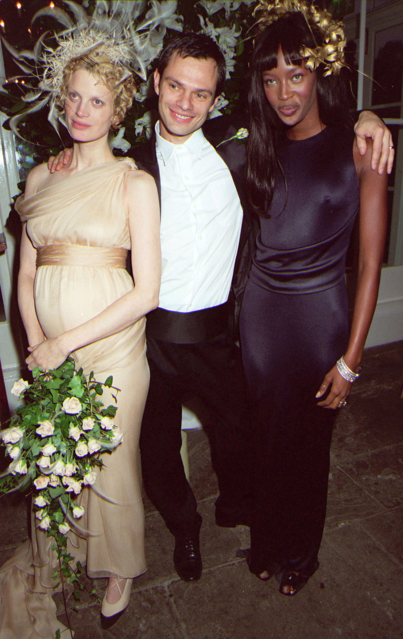 Kirsten McMenamy, Miles Aldridge oraz Naomi Campbell podczas weselnego przyjęcia /Getty Images
