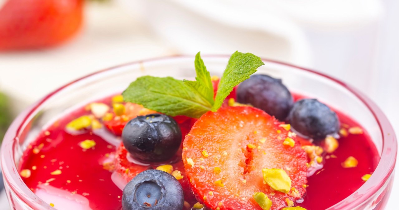 Kisiel owocowy to lekki i niskokaloryczny deser /esindeniz /123RF/PICSEL