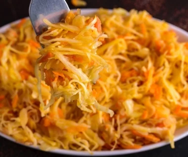 Kiszona sałatka na odporność i wzmocnienie. Jest tak dobra, że będziesz wyjadać prosto ze słoika