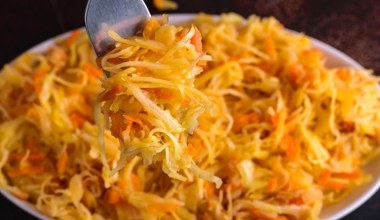 Kiszona sałatka na odporność i wzmocnienie. Jest tak dobra, że będziesz wyjadać prosto ze słoika