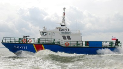 Kitesurfer w potrzebie na Zatoce Puckiej. W akcji patrolowiec SG-111