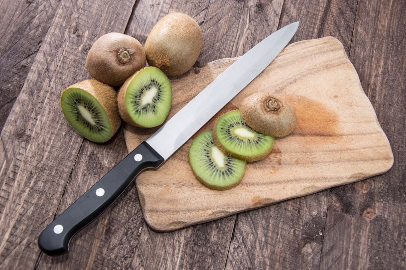 Kiwi bije na głowę inne owoce. Zapewnia dawkę cennej witaminy