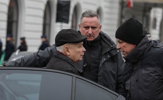 "Kłamca" na miesięcznicy smoleńskiej. ​Przemówienie Kaczyńskiego zakłócone