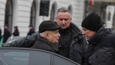 "Kłamca" na miesięcznicy smoleńskiej. ​Przemówienie Kaczyńskiego zakłócone