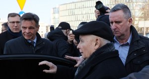 "Kłamca" na miesięcznicy smoleńskiej. Przemówienie Kaczyńskiego zagłuszone