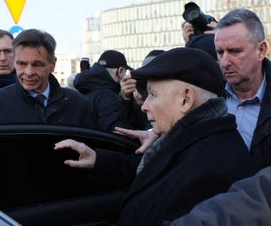 "Kłamca" na miesięcznicy smoleńskiej. Przemówienie Kaczyńskiego zagłuszone