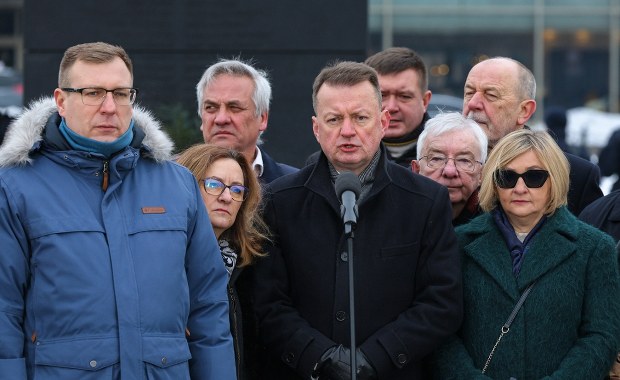 "Kłamca" na obchodach katastrofy smoleńskiej. Tłum zareagował na słowa Błaszczaka