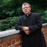 "Klan": Tadeusz Chudecki podszywał się pod księdza... Odprawiał nawet msze święte!
