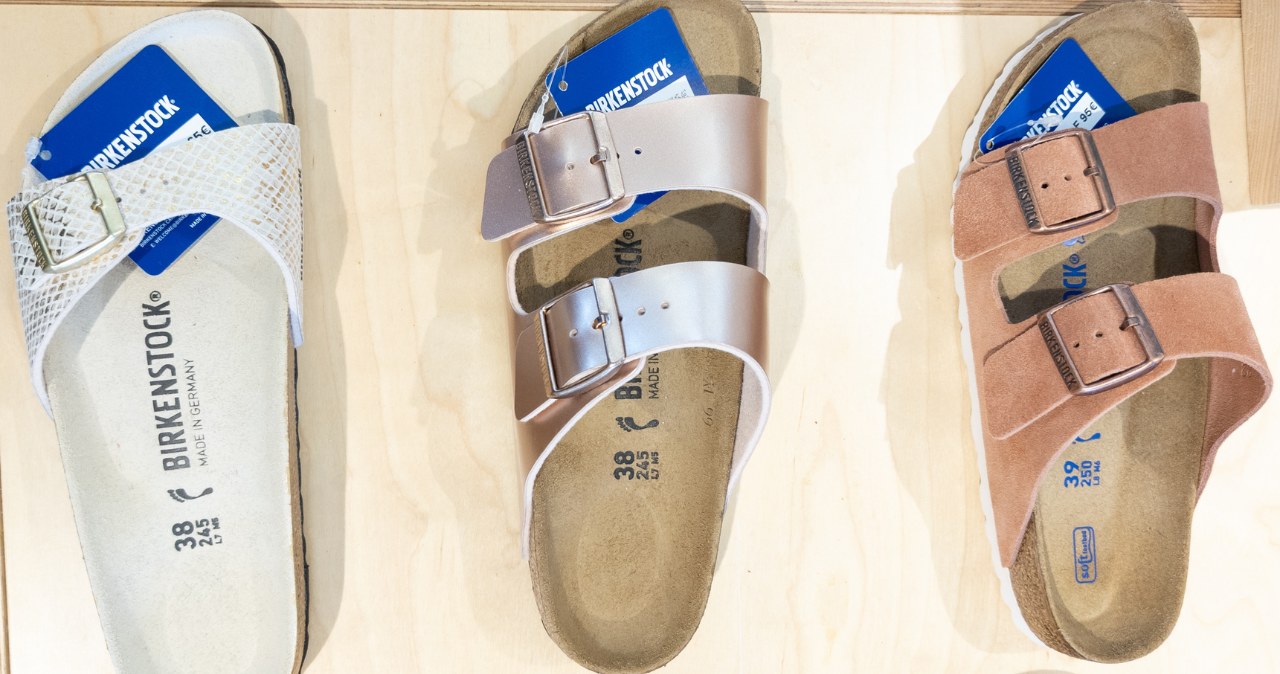 Klapki Birkenstock zdecydowanie taniej na eobuwie! /adobestock /INTERIA.PL