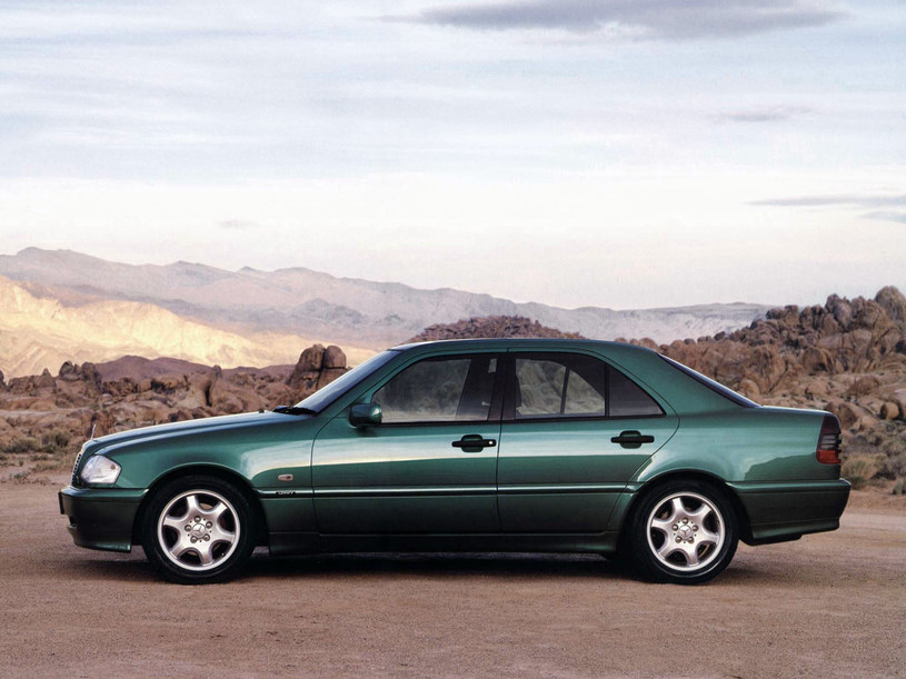 Klasa C W202: miała silnik CDI jako pierwsza w gamie, było to w 1997 roku. /Mercedes