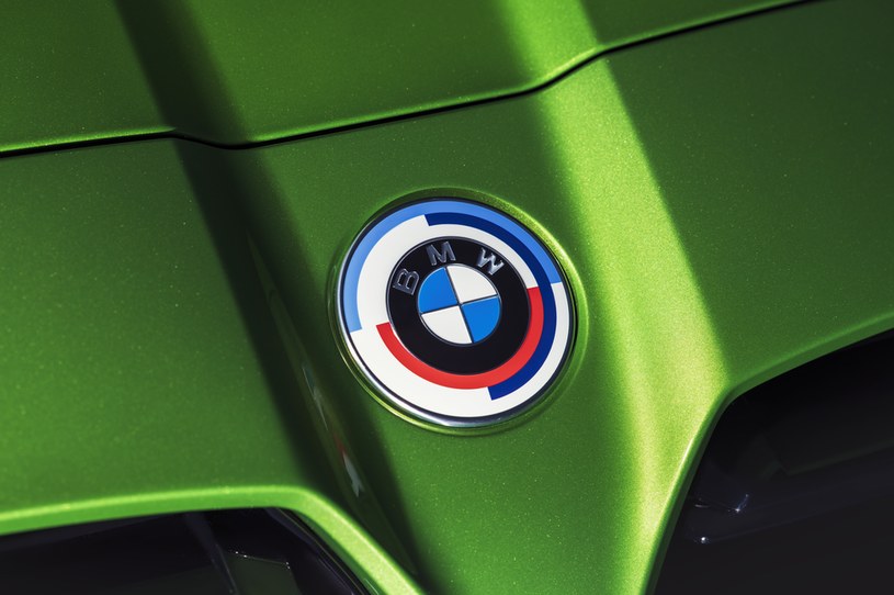 Klasyczne emblematy „BMW Motorsport” dostępne będą dla aut z rodziny BMW M lub modeli z pakiet M Sport /Informacja prasowa