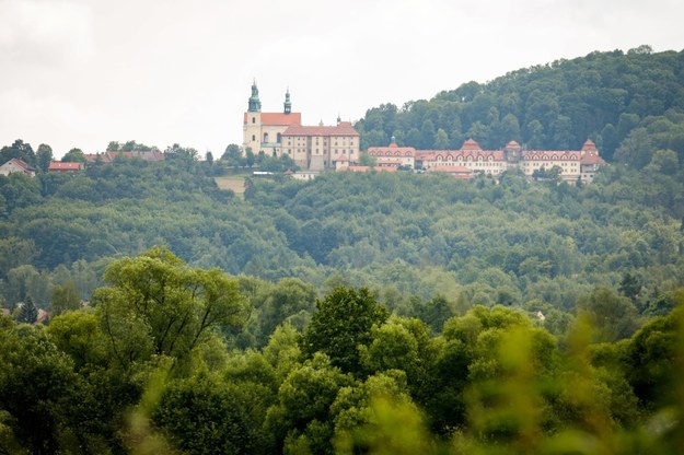 Klasztor w Kalwarii Zebrzydowskiej /Stanisław Rozpędzik /PAP