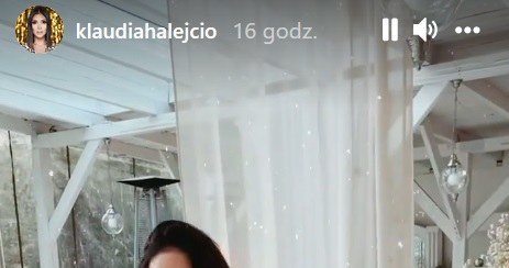 Klaudia Halejcio cała na biało na chrzcinach córki /Screen z instastory z profilu www.instagram.com/klaudiahalejcio /Instagram