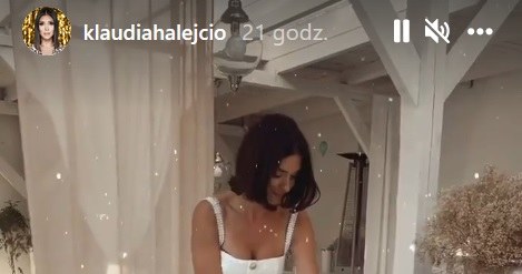 Klaudia Halejcio odpakowuje tort /Screen z instastory z profilu www.instagram.com/klaudiahalejcio /Instagram