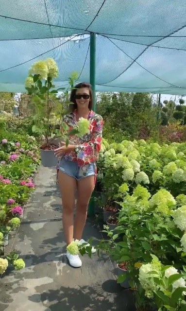 Klaudia Halejcio pokazała, jak wybiera sadzonki do ogrodu. /instagram.com/klaudiahalejcio /Instagram