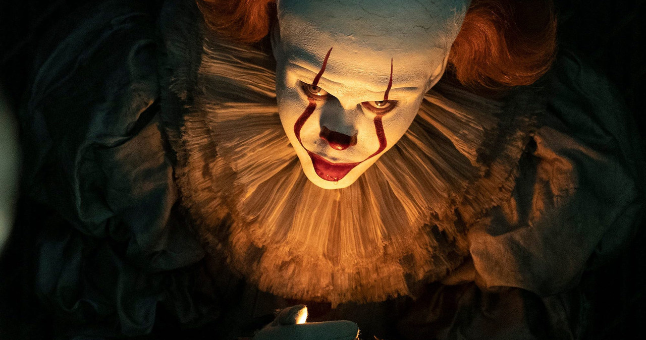 Klaun Pennywise wróci w serialu "Welcome to Derry"? /Warner Bros /materiały prasowe