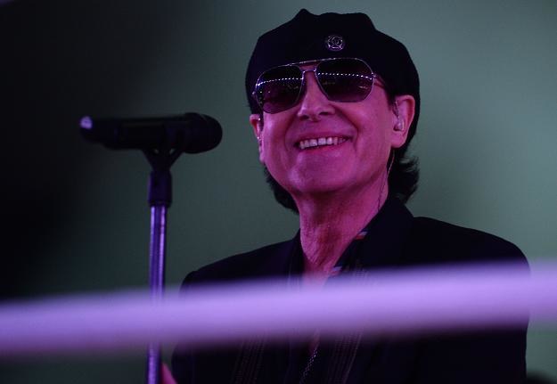 Klaus Meine i grupa Scorpions nie zamierza schodzić ze sceny /arch. AFP