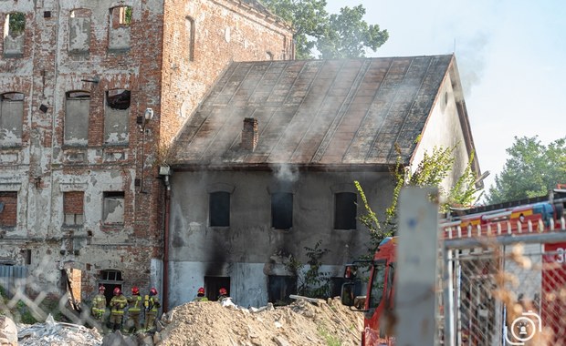 Kłęby czarnego dymu nad Tarnowem. Palił się Młyn Szancera