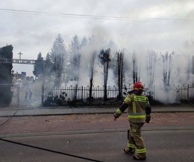 Kłęby dymu na cmentarzu. Apel strażaków po pożarze