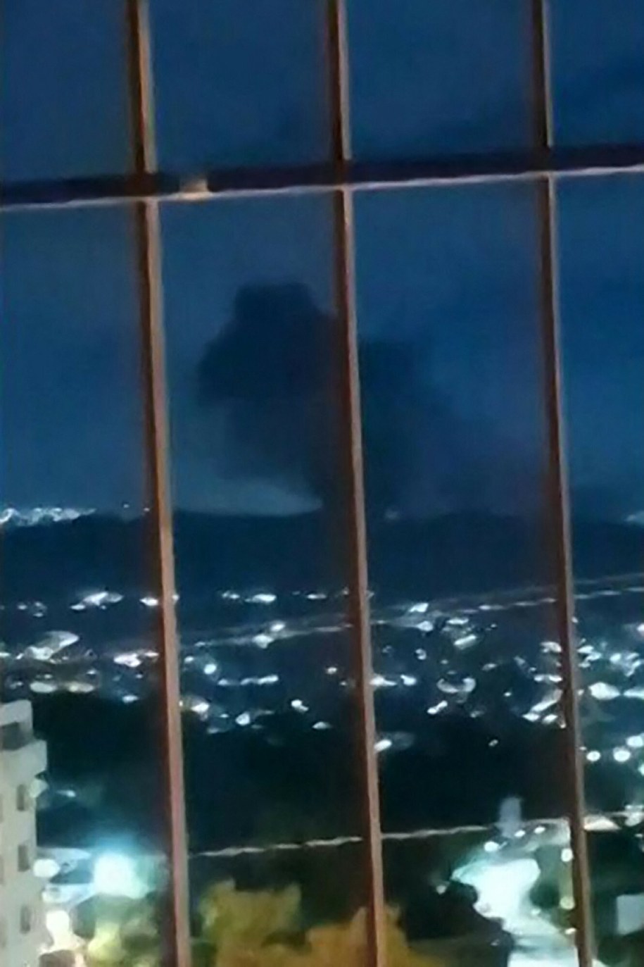 Kłęby dymu nad Caracas /AFP/EAST NEWS /East News