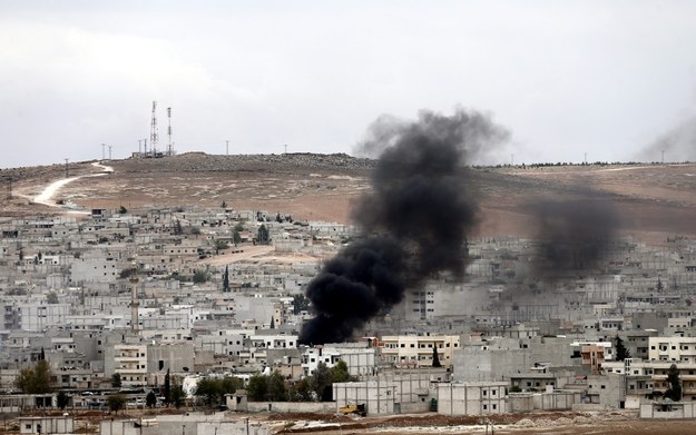 Kłęby dymu nad Kobane po starciach Kurdów z dżihadystami /SEDAT SUNA /PAP/EPA