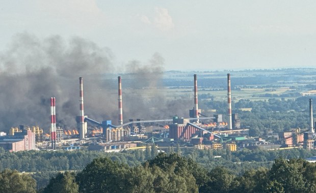 ​Kłęby dymu nad koksownią w Zdzieszowicach. To nie pożar