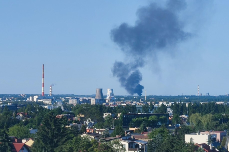 Kłęby dymu nad Nową Hutą w Krakowie /Gorąca Linia RMF FM