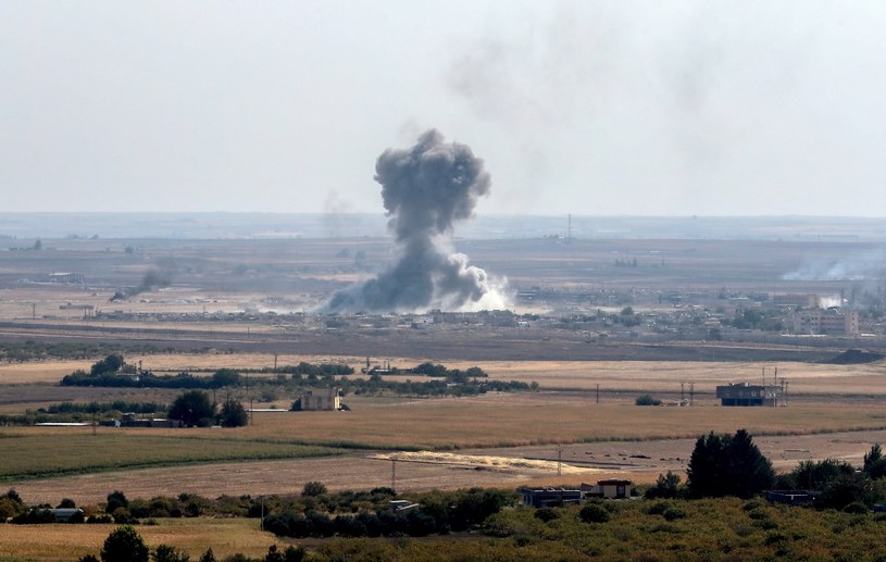 Kłęby dymu nad Syrią widziane z tureckiego terytorium /SEDAT SUNA /PAP/EPA