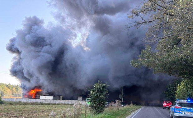 Kłęby dymu w okolicy Wejherowa. Pożar na składowisku materiałów łatwopalnych