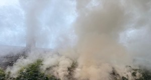 Kłęby dymu w popularnym parku rozrywki. Co się stało?