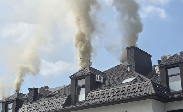 Kłęby dymu w Starachowicach. Pożar hotelu