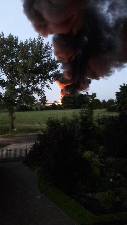 Kłęby dymu widać z odległości kilku kilometrów /Gorąca Linia RMF FM /Gorąca Linia RMF FM