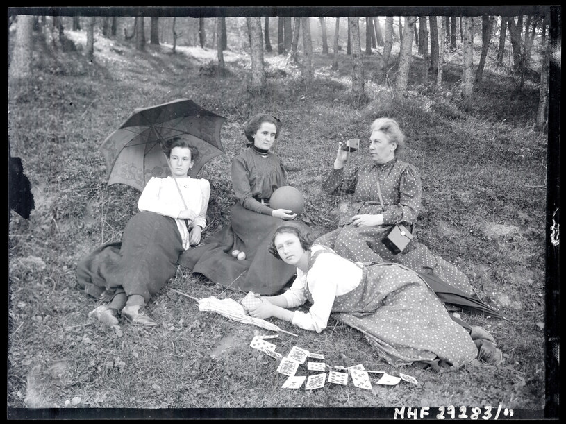 Klementyna Zubrzycka-Bączkowska, „Piknik w lesie Raszówki”, ok. 1912, zdjęcie ze zbiorów Muzeum Fotografii w Krakowie /materiały prasowe