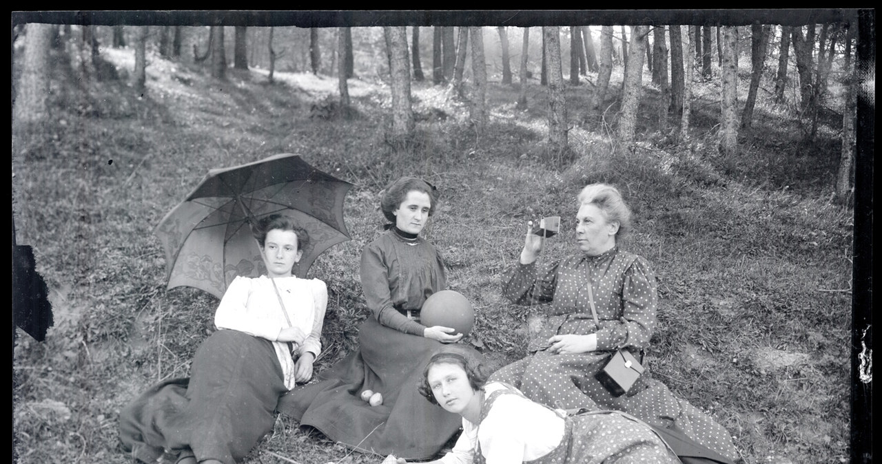 Klementyna Zubrzycka-Bączkowska, „Piknik w lesie Raszówki”, ok. 1912, zdjęcie ze zbiorów Muzeum Fotografii w Krakowie /materiały prasowe