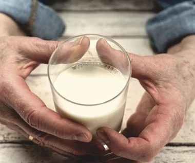 Kleopatra się w nim kąpała. Dla seniorów jest jak napój młodości, dla jelit jak plater miodu