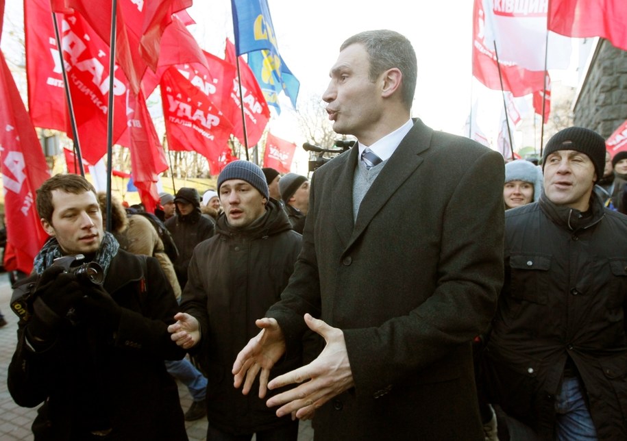 Kliczko zasiada z Janukowyczem do okrągłego stołu /SERGEY DOLZHENKO /PAP/EPA