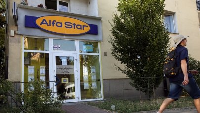 Klienci biura, którzy wrócili do kraju: Czujemy się oszukani