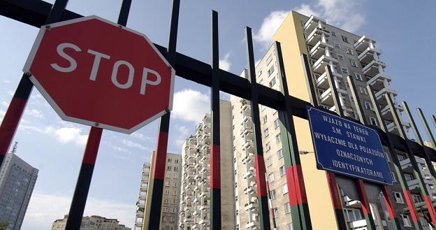 Klienci chcą mieszkań takich jak na os. Stawki w stolicy. Fot. Donat Brykczyński /Reporter