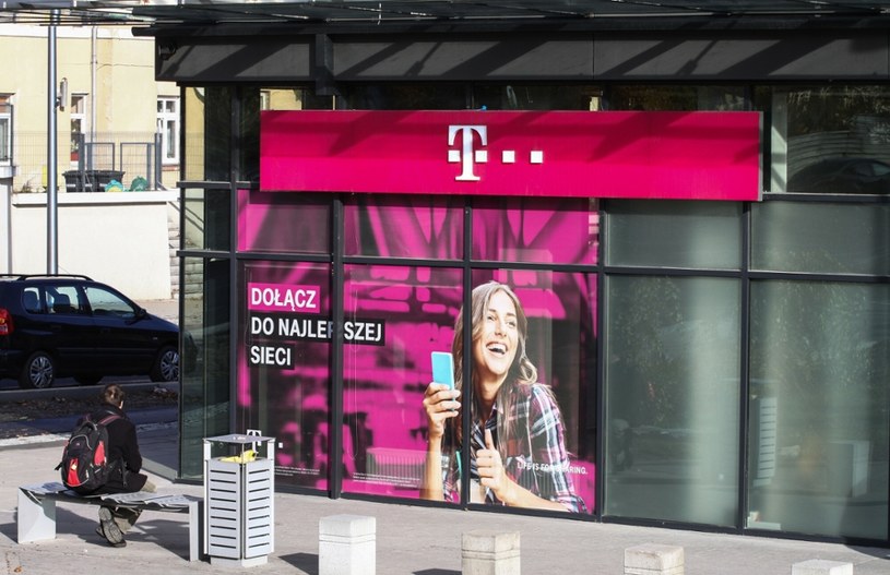 Klienci indywidualnie T-Mobile skontaktują się z infolinią dzwoniąc na  602 900 000.