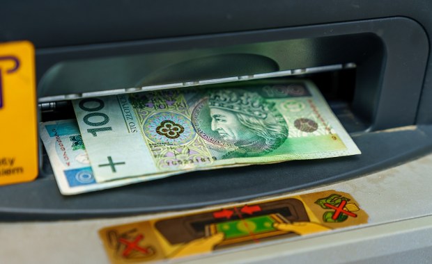 Klienci jednego z banków zgłaszają, że pieniądze znikają z ich kont. Pilny komunikat