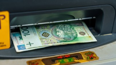 Klienci jednego z banków zgłaszają, że pieniądze znikają z ich kont. Pilny komunikat
