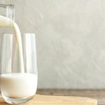 Klienci wykupują mleko litrami! Biedronka zaskoczyła ceną