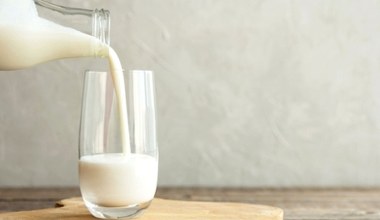 Klienci wykupują mleko litrami! Biedronka zaskoczyła ceną