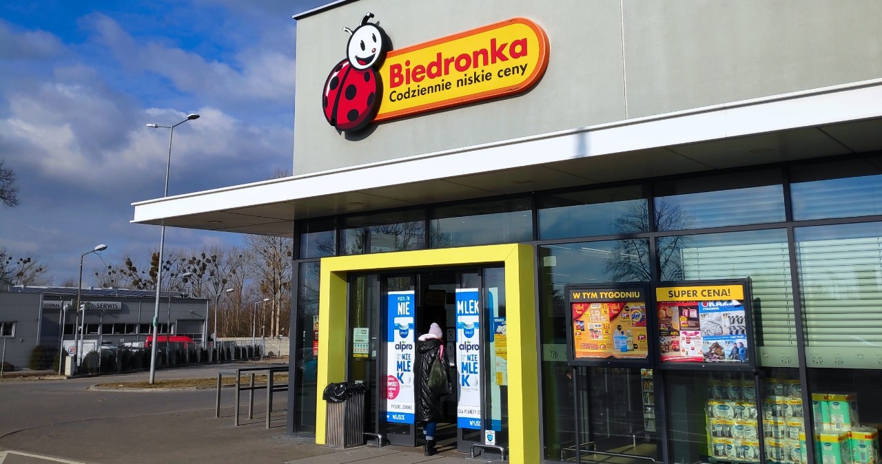 Klientki czekają na start! Od jutra markowe botki w Biedronce /Canva Pro /INTERIA.PL