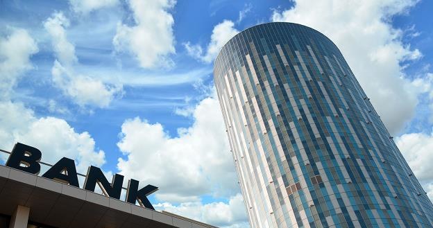 Klientów kilku banków czekają zmiany /&copy;123RF/PICSEL
