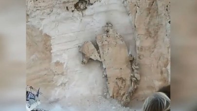 Klif osunął się na greckiej plaży. Wśród rannych są turyści