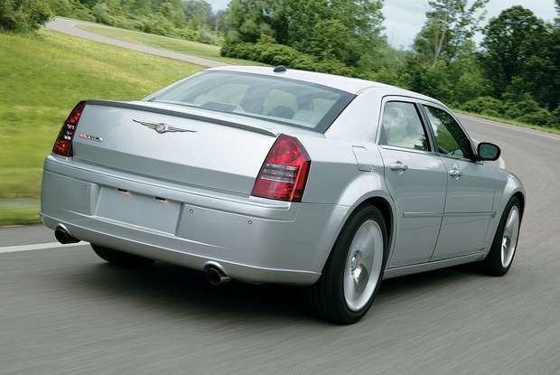 Mocny Chrysler 300C Motoryzacja w INTERIA.PL